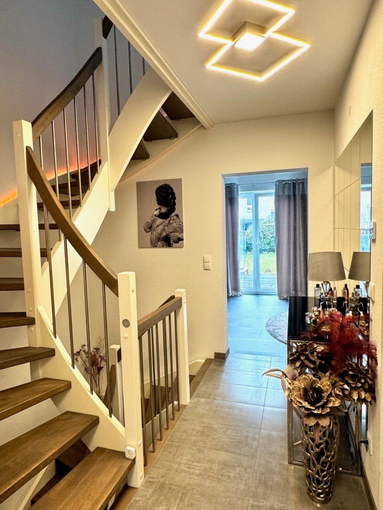 Treppe Schwabm�nchen Doppelhaush�lfte Einziehen und Wohlf�hlen!