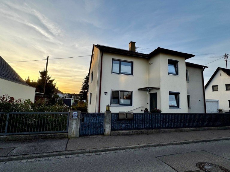 Au�enansicht Gersthofen Zweifamilienhaus Mehrgenerationenhaus mit Charme und Option zur weiteren Bebauung