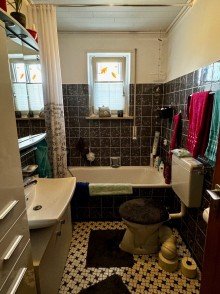 Badezimmer Mehrgenerationenhaus mit Charme und Option zur weiteren Bebauung