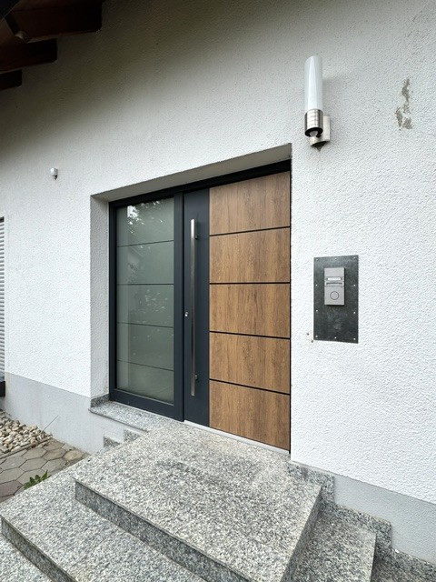 Haust�re Erdgeschosswohnung Graben