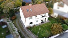 Au�en Zweifamilienhaus auf gro�em Grundst�ck mit Potenzial!